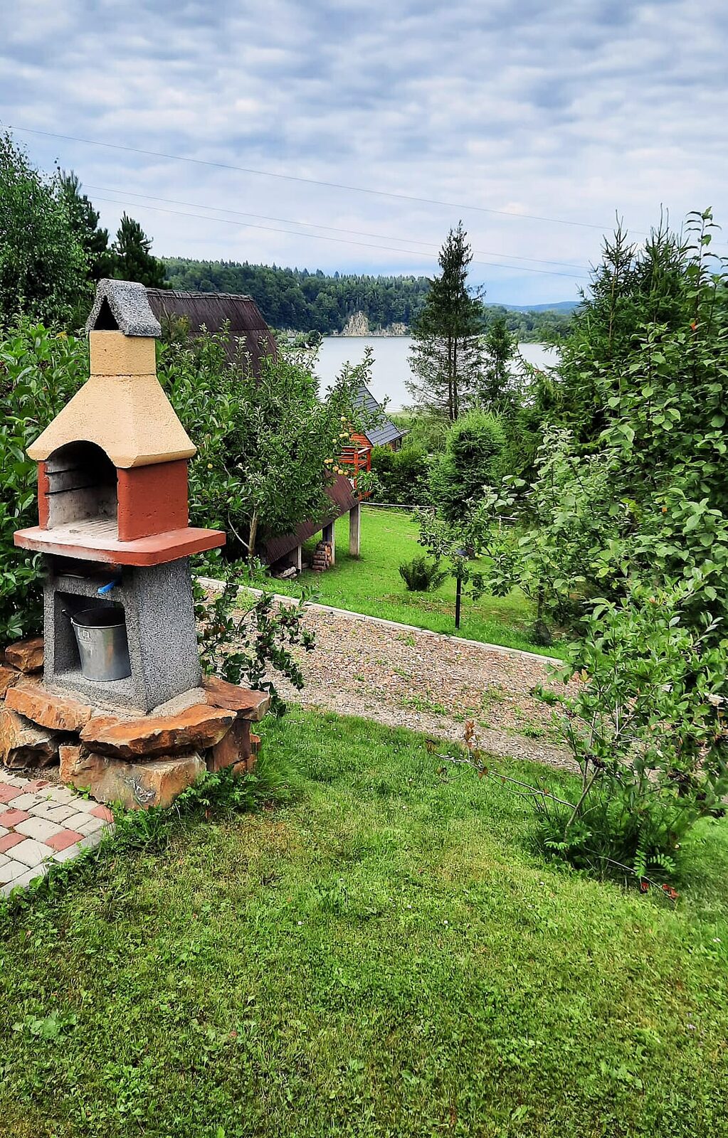 Grill i widok na jezioro